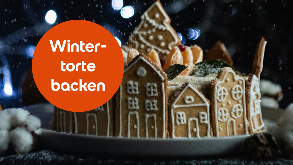 Gingerbread houses decorated for winter, with text 'Wintertorte backen'.
